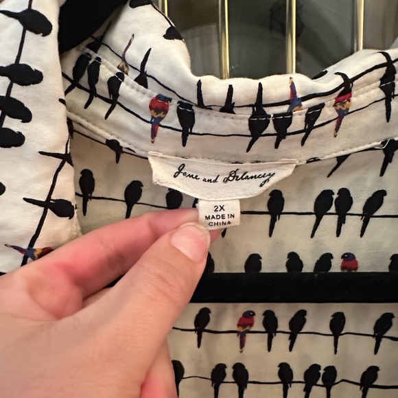 070 Jane and Delancey Cream Parrot/Bird Button Down - Picture 6 of 7